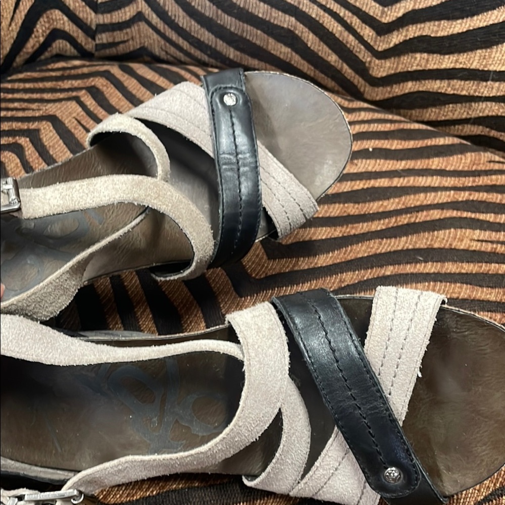 OTBT Black and Cream Heels with Criss-Cross Straps - Picture 7 of 9